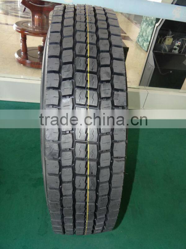 Rib and lug truck tire 7.50-20