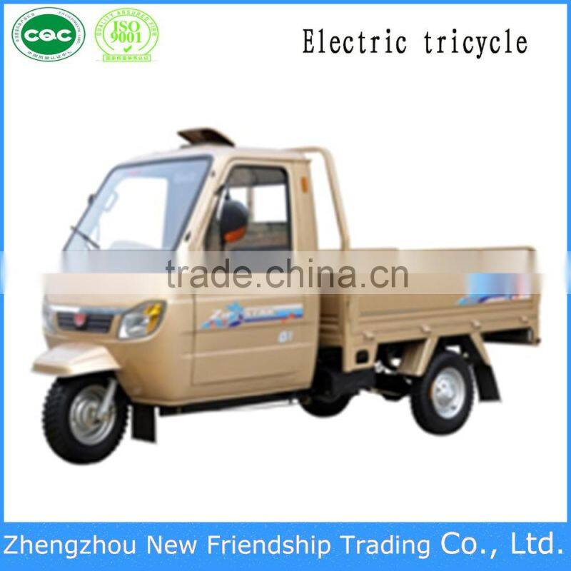 Closed cabin cargo wagon tricycle with hydralic lifter