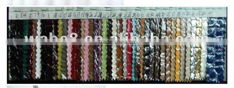 Novelty and fashionable pet leashes.