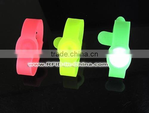 Factory Price NFC Waterproof Silicone Wristbands for Events