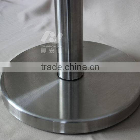 Traffic and road control crowd barrier