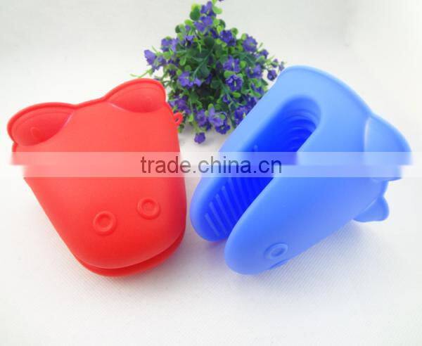 Pretty heat resistant horse shape protective silicone oven mitts