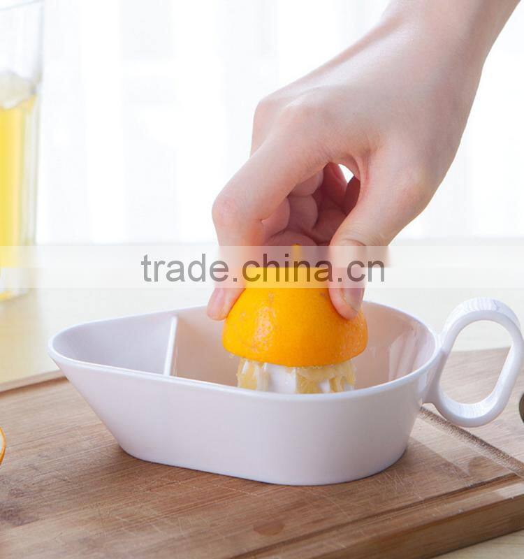 Plastic material food grade cheap simple creative orange squeezer wholesale