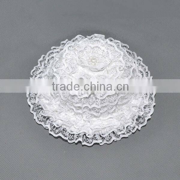 Hairpin with white small top hat and lace