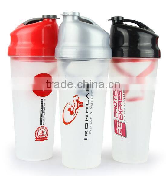 BPA Free 700ML plastic protein shaker bottle with metal ball,mixing shaker bottle