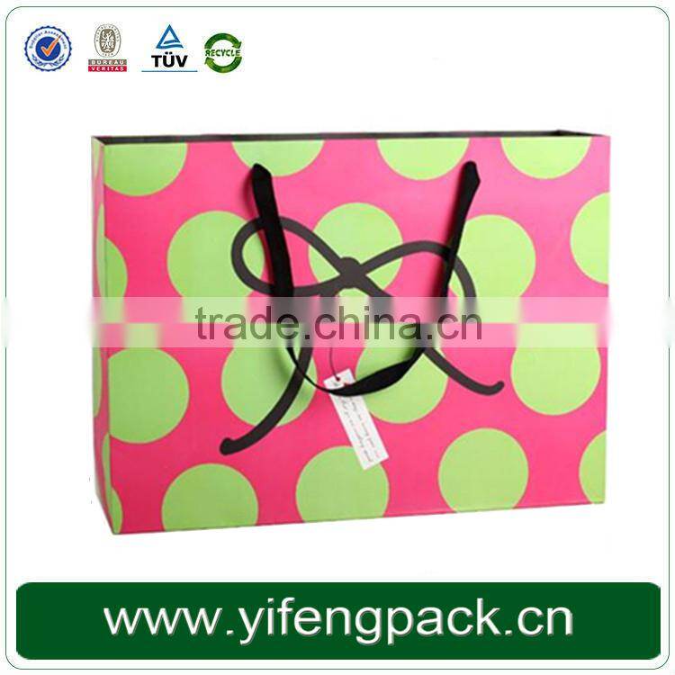 Customized High Quality And Fancy Printed Christmas Paper gift Bag with handles