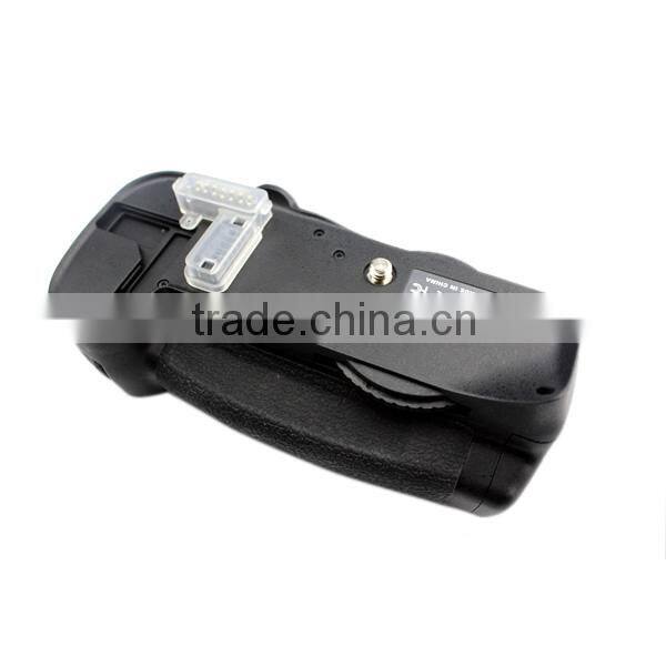 Commlite ComPak Battery Grip , Battery Power for Nikon 300,D300S,D700