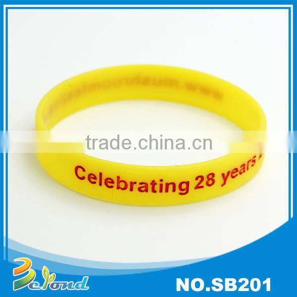 Famous brand ecofriendly color filled debossed logo silicon bracelet wristband