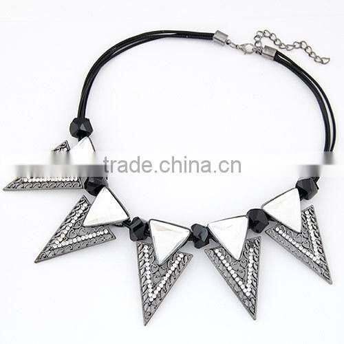 American and European Popular Exquisite Crystal and Resin Alloy Wax Rope Triangle Charm Necklace in Stock