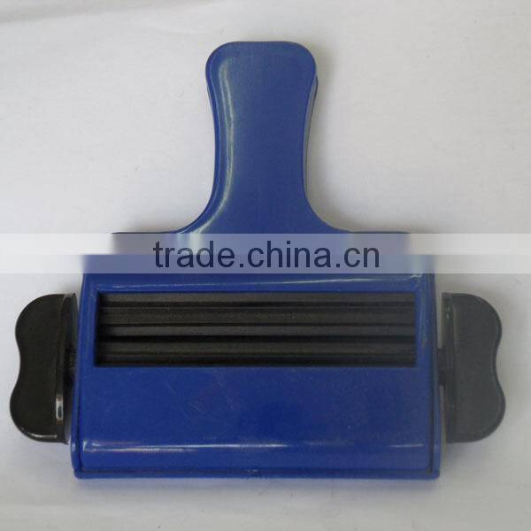 Factory supplied tube squeezer cheap price plastic toothpaste tube squeezer