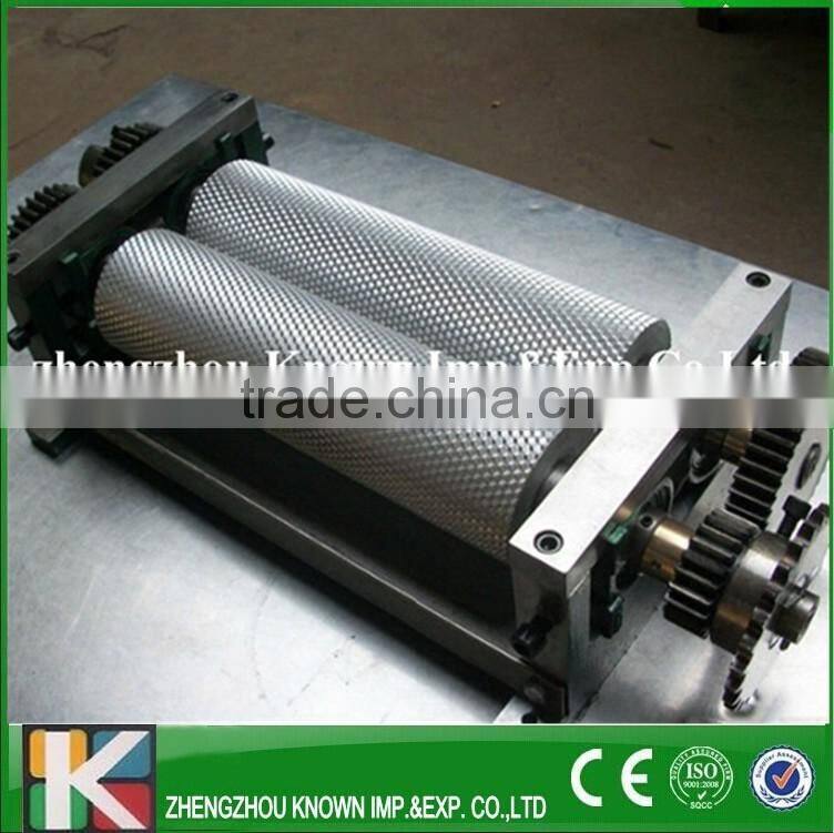 making beeswax foundation/beeswax foundation embosser