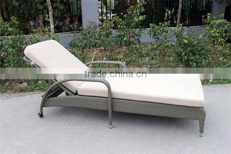 Garden Rattan Chaise Lounge With Wheel