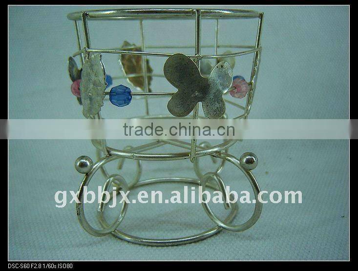 Round silver wire decorative with mix pearl plastic cup holder