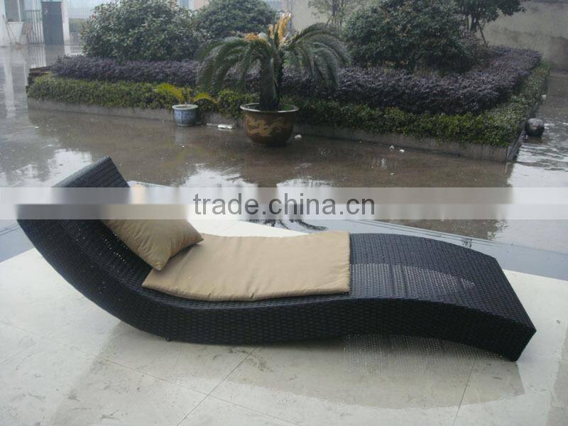 Rattan pool sunbed