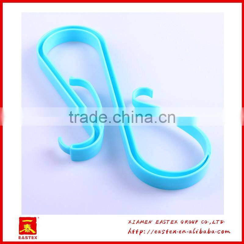 Extra strong and multipurposed S shaped quilt and pillow fixation hanger hook