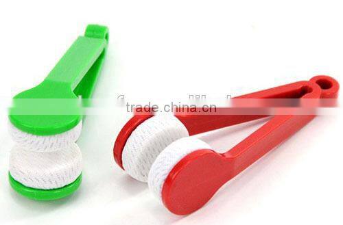 Plastic eyeglass cleaner keychain