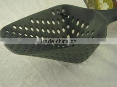 scoop colander