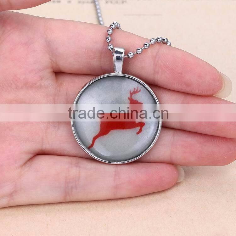 2016 luminous winter new fashion silver chain sweater jewelry Animal pictures pendant Christmas glow elk necklaces