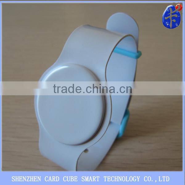 Professional manufacturer of plastic RFID wristband