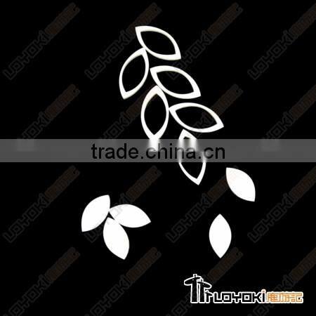 Leaf-shaped wall sticker