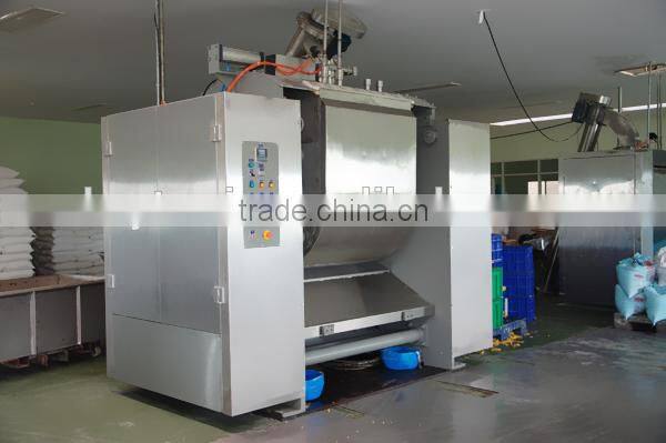 Horizontal dough mixer