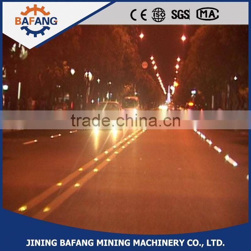 The plastic reflective spike used for traffic safety facility