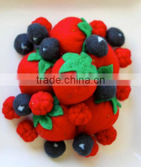 2017 hight quality party supply new products hot sale home decoration handicraft promotional felt strawberry made in China
