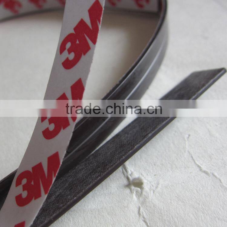 Double adhesive rubber magnet roll