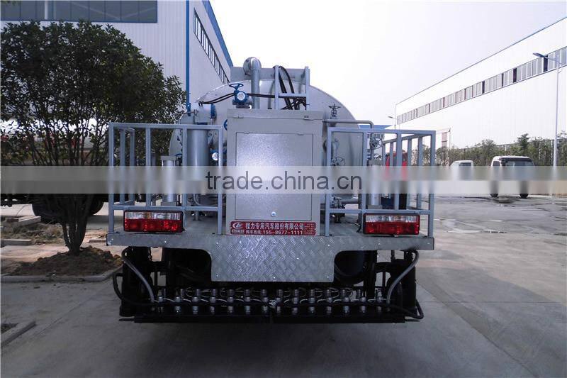 Dongfeng 6000liters small bitumen distributor truck sale