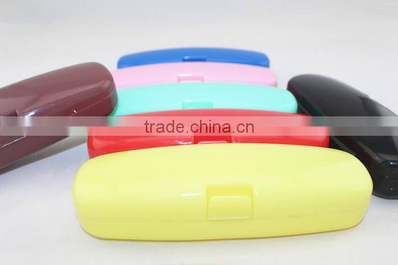 sclera red fashion in eyeglasses