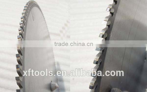 Circular saw wood cutting