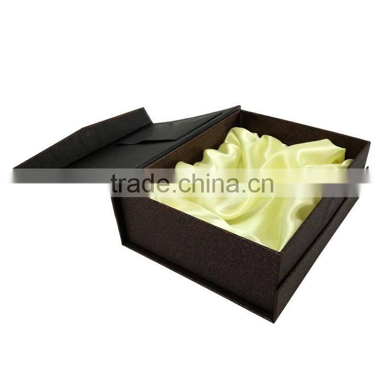 Cardboard/Paper Gift Boxes Material Magnetic Closure Packaging Boxes.