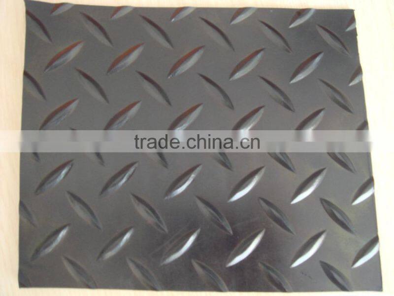 Diamond rubber floor mat