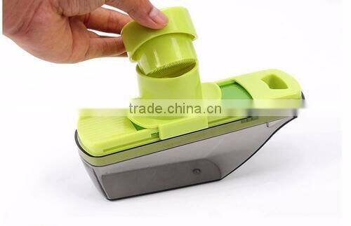 cy284 Multifunction Kitchen Vegetable Tool Plastic Garlic Press Grater with Storage for garlic ginger
