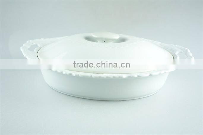 Ceramic casserole dish/ large casserole dish oval with lid lace edged design