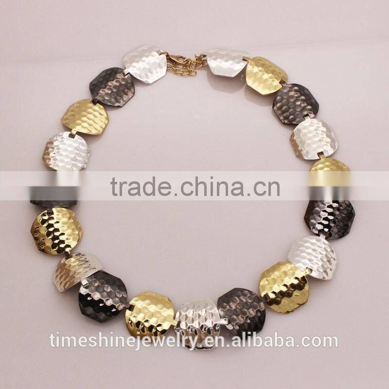 New Products 2016 Three Tone Hammered Plate Statement Necklace