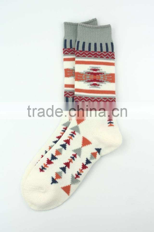 Wholesaler cheap price bright color jacquard cotton socks