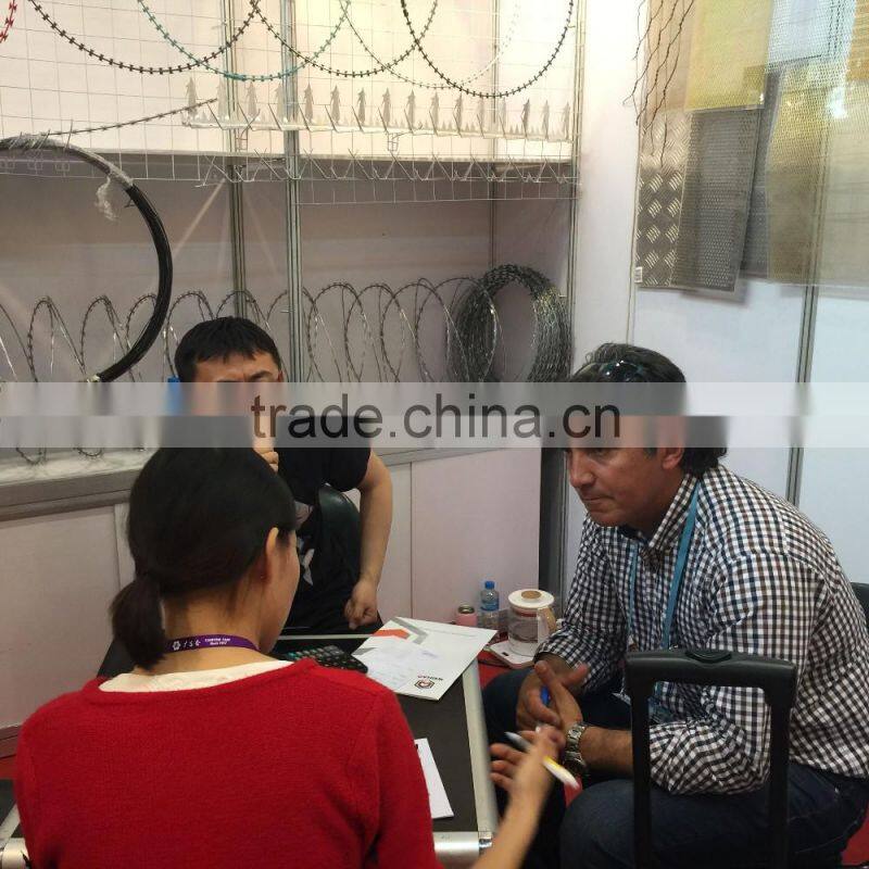 parapet wall sharp razor barbed wire