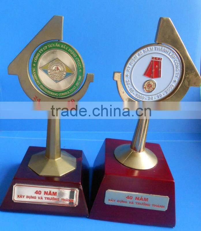 UAE 1971 customized personal silver trophy statue for national day 45