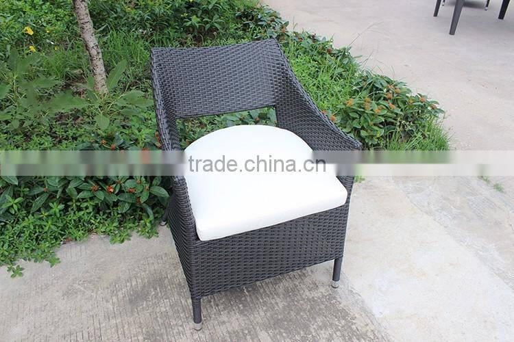 Upscale Outdoor Rattan Furniture Dining Round Table Set
