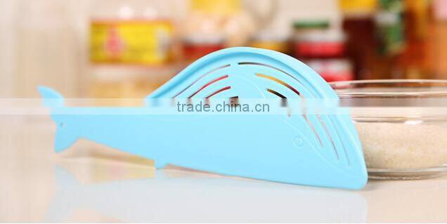 Wholesale Stock Kitchen Long Handle Whale Shaped Plastic Rice Cleaner