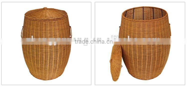 Cane laundry basket with lid