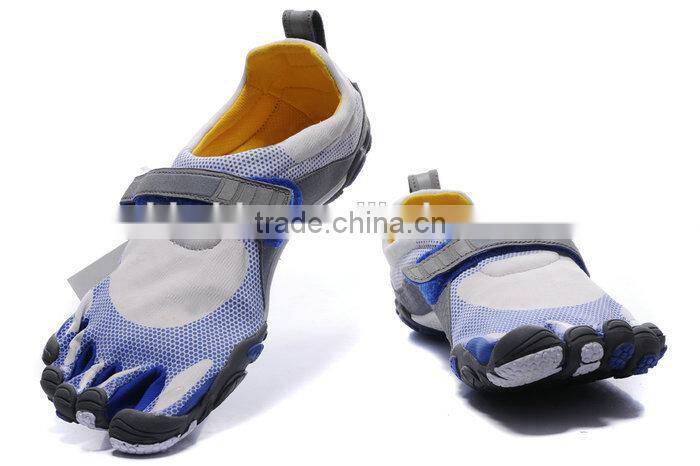 2015 climbing boot shoes for men shoes sport hiking finger shoes