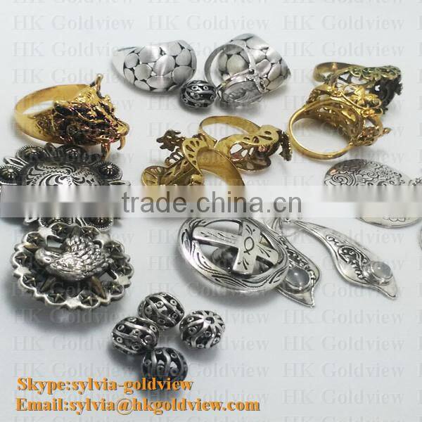 vacuum plating metal wine bottle pendant, metal wine scutcheon,metal scutcheon for handbag