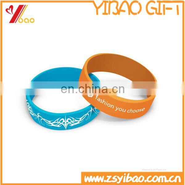 Custom promotional silicone bracelet with logo silver print with metal part can laser logo on it