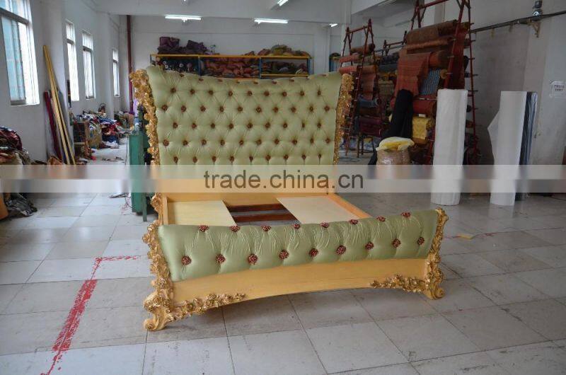Italy Rose Carving Green Fabric Upholstered King Size Bed/ Baroque Style New Design Bedroom Furniture/Romatic Wooden Wedding Bed