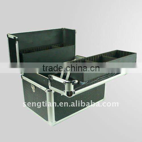 Aluminum Beauty case with silver aluminum frame D2665