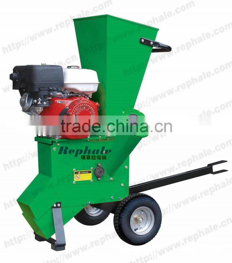 Small gardens tree branch cutter with gasoline engine