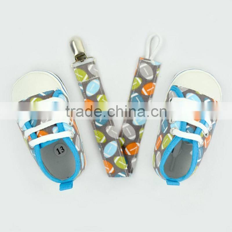 Fashion Rugby Pattern High Quality Newborn Crib Shoes Baby Shoes Matching Pacifier Clip