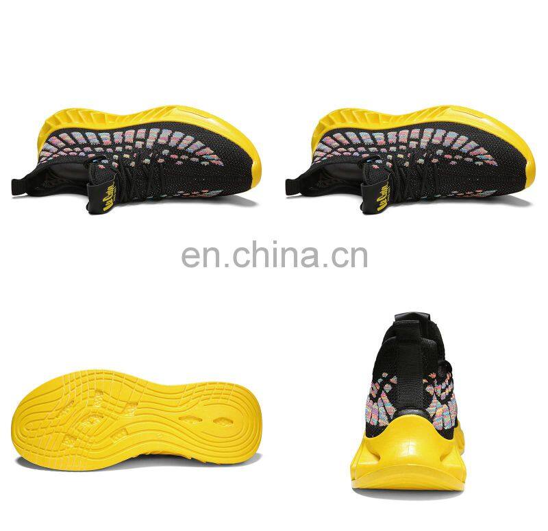 Factory Outlet 2021 Christmas and Winter New Korean Fashion Trend Flying Knitted Custom Men's Fashion Casual Sports Shoes